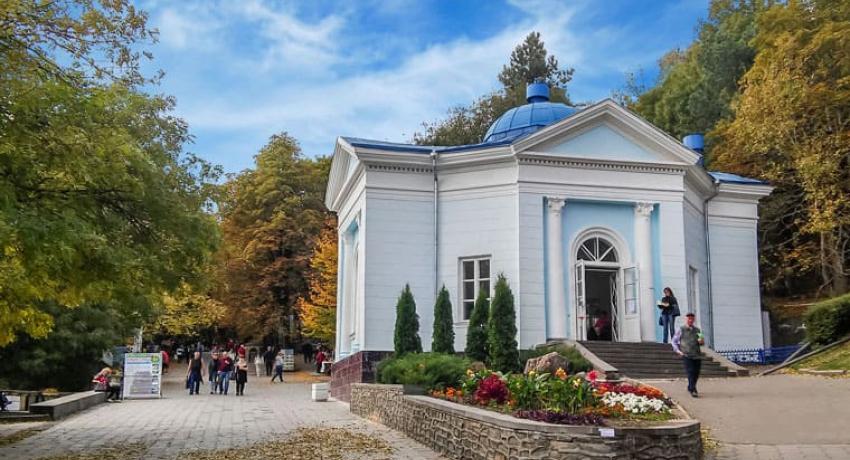 Павильон Славяновского источника в Железноводске
