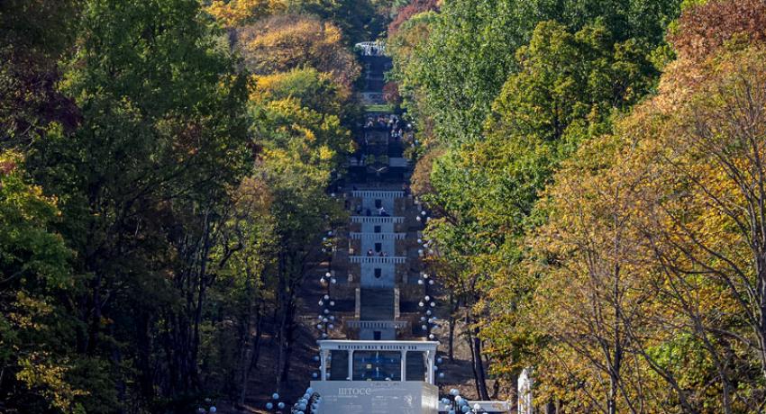 Каскадная лестница в Курортном парке Железноводска