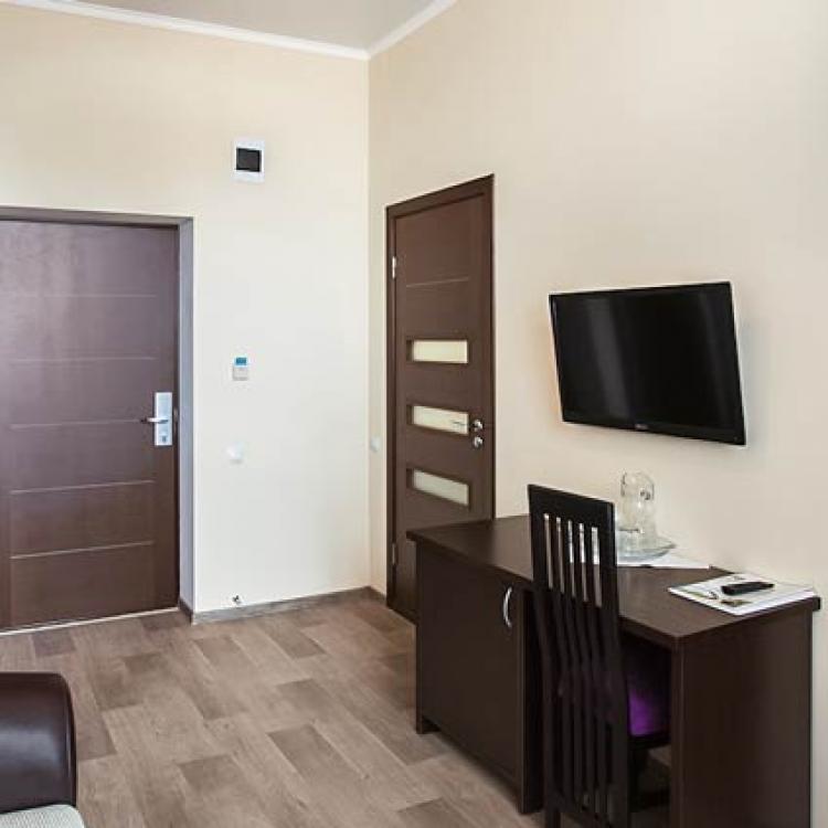Интерьер гостиной 2 местного 2 комнатного Семейного Стандарта Плюс (23 м²) санатория Бештау. Железноводск